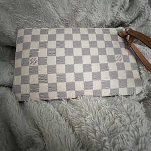 Louis Vuitton Neverfull mm pouch